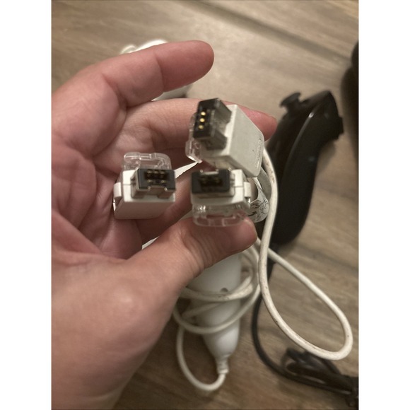 Official OEM Nintendo Wii Remote Black with Nunchuck RVL-003 & 3 White Nunchucks - Picture 6 of 7